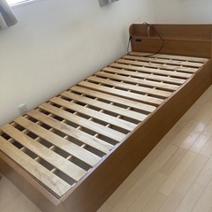シングルベッドとマットレスの画像