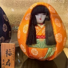 ガラスケース入り人形の画像
