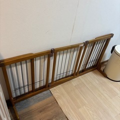 【お取引中】リッチェル 木製置くだけドア付きゲートの画像
