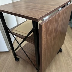 ニトリ 折りたたみデスクワゴン キャスター付
の画像