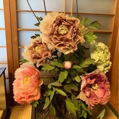 芍薬と百合の 飾り物の画像