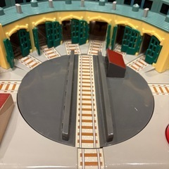 トミカ　トーマス　操車場　機関庫の画像