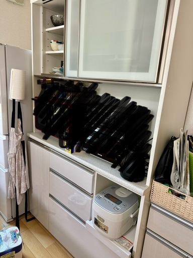 SHARP 6kg洗濯機、TOSHIBA冷蔵庫、食器棚