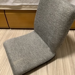 折りたためる座椅子　グレーの画像