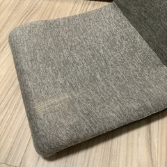 折りたためる座椅子　グレーの画像