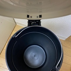 ニトリ　白ペダル式ゴミ箱の画像