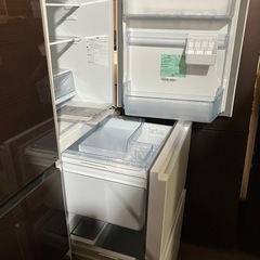 I 2507-765 Hisense ノンフロン冷凍冷蔵庫 HR-GC28E2W 2023年製 全定格内容積283L キズ 汚れありの画像