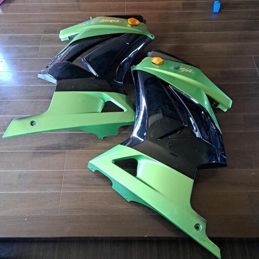 あけちゃん出品 カワサキニンジャ250のカウル (すもも) 鳴門のカワサキの中古