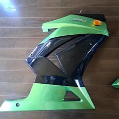 カワサキ　ニンジャ250のカウル
の画像