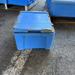 プラスチック製の箱の画像