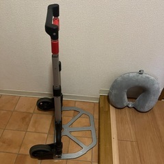 MAGNA CARTとネックピローの画像