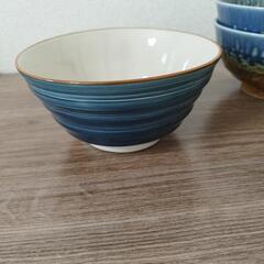 陶器の丼（サイズ大）中古品✖４個の画像