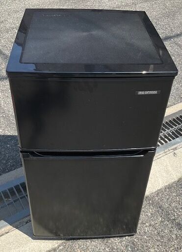 【RKGRE-543】特価！アイリスオーヤマ/90L 2ドア冷凍冷蔵庫/IRSD-9B-B/中古品/2024年製/店頭引取推奨商品/弊社近隣有料配達も可