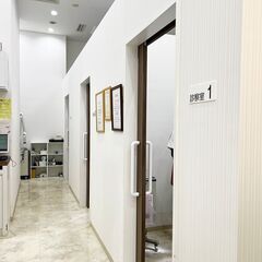【正社員】歯科助手・歯科受付｜未経験の方大歓迎｜駅チカ１分｜社保完備｜有給100％取得可能｜半年後お祝い金6万円支給の画像
