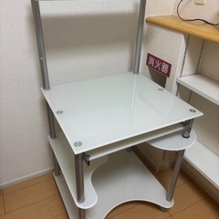 【お譲り先決定】ガラスPCラック/ガラステーブル 0円  の画像