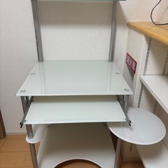 【お譲り先決定】ガラスPCラック/ガラステーブル 0円  の画像