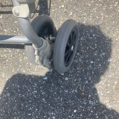 介護　介助　リハビリ　歩行器　の画像
