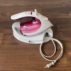 TOSHIBAコードレススチームアイロンの画像