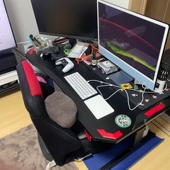 ゲーミングデスクの画像