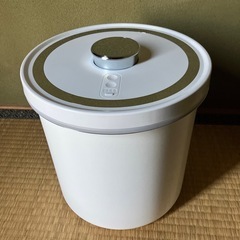真空保存容器　Ooble 13ℓホワイトの画像