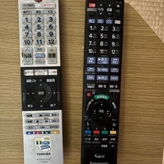 テレビとブルーレイレコーダー一式の画像