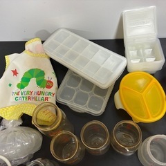哺乳瓶、搾乳器、マグマグ、離乳食用の食器、製氷器、エプロン、など。の画像