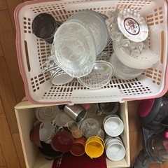 取引中　掃除機2台、冷風機、食器などの画像