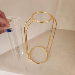 【新品・未使用】　　金属フレーム付き
ゴールデンベース
花瓶の画像