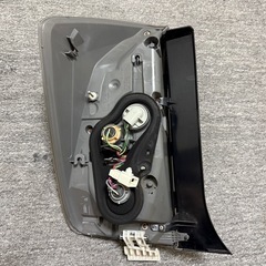 トヨタ　プリウス　30 後期　テールランプ　テールライト　左右セット　中古品の画像