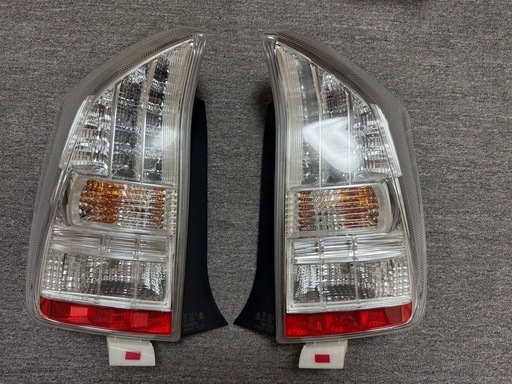 トヨタ　プリウス　30 後期　テールランプ　テールライト　左右セット　中古品 トヨタプリウス30 後期テールランプテールライト左右セット中古