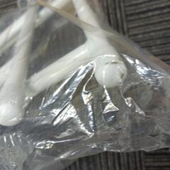 636fk 【未開封品】アイリスプラザ アイロン台 舟型 スタンド式 折り畳み 卓上 コンパクト シルバー  IB-K003 

の画像