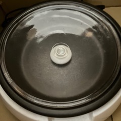ホットプレートや食器の画像