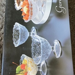 ホットプレートや食器の画像