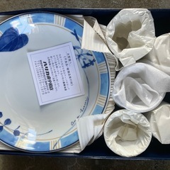 ホットプレートや食器の画像