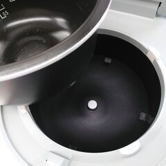 品質保証☆配達有り！6800円(税込）アイリスオーヤマ 3合炊き IHジャー炊飯器 グリーン 2022年製の画像