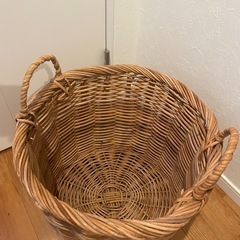 オシャレなナチュラル系大きなカゴ　の画像