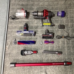 Dyson  V10  モーターヘッド2台＋先細ノズル＋幅広毛ブラシ  の画像