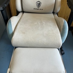 （決まりました）DOWING ゲーミングチェア オフィスチェア オットマン付の画像