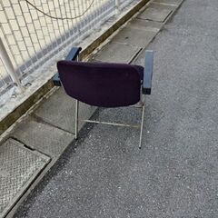 折り畳み椅子の画像