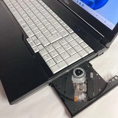 コアi5-6360U 　15.6 LIFEBOOK 初期設定ずみ　DVD搭載　ノートPCの画像