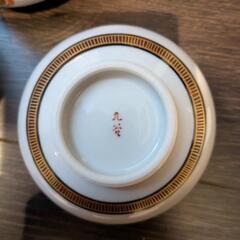 【0円無料 中古品】九谷焼 状態良好 蓋付き茶碗 酒器 盃 茶碗 湯呑 です。
の画像