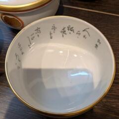 【0円無料 中古品】九谷焼 状態良好 蓋付き茶碗 酒器 盃 茶碗 湯呑 です。
の画像