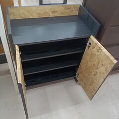 リユースのサカイ栃木店★ジモティ割あり★  収納棚 ブラック×ベージュ W65×D35×H80.5 クリーニング済み TC10005の画像