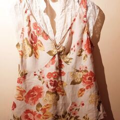 価格値下げ - 今ならY100！薄手の綿素材に花柄プリントブラウス、Мサイズ（11号）の画像