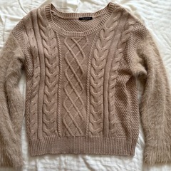 ベージュ ケーブル編み セーター 長袖の画像