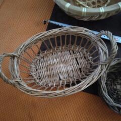 小さいかご　籐小物の画像