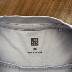 UNIQLOフレンチスリーブTシャツ　サイズ120cmの画像