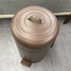 スチール製ゴミ箱 ダストボックス ペダル付き ブラウン ごみ箱 蓋付き 札幌市手稲区の画像