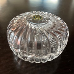 【新品未使用】HOYA ガラス製の蓋付き小物入れ　クリア　インテリアの画像