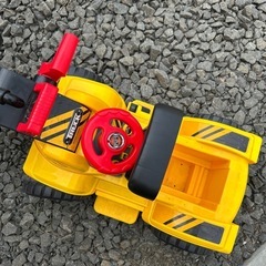 ショベルカー　おもちゃ　乗り物　外遊び　車の画像